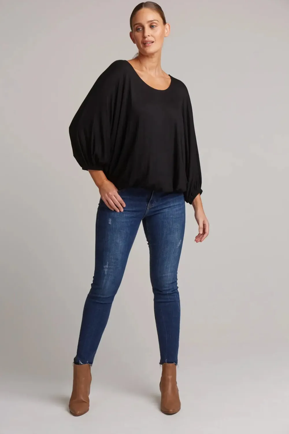 eb__ive_studio_relaxed_to_2.webp Eb&Ive Eb & Ive Studio Relaxed Top - Ebony Sale