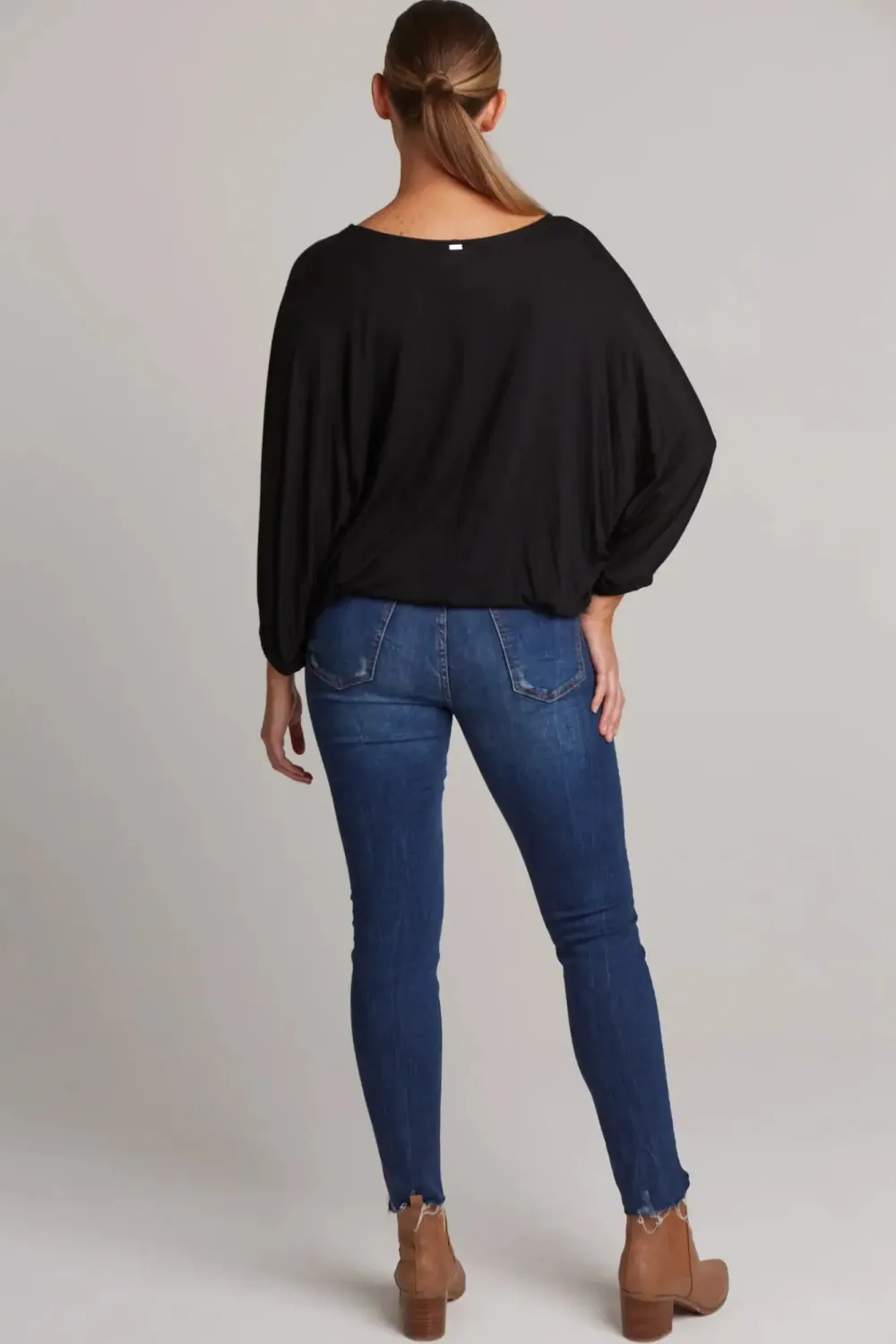 eb__ive_studio_relaxed_to_3.webp Eb&Ive Eb & Ive Studio Relaxed Top - Ebony Sale