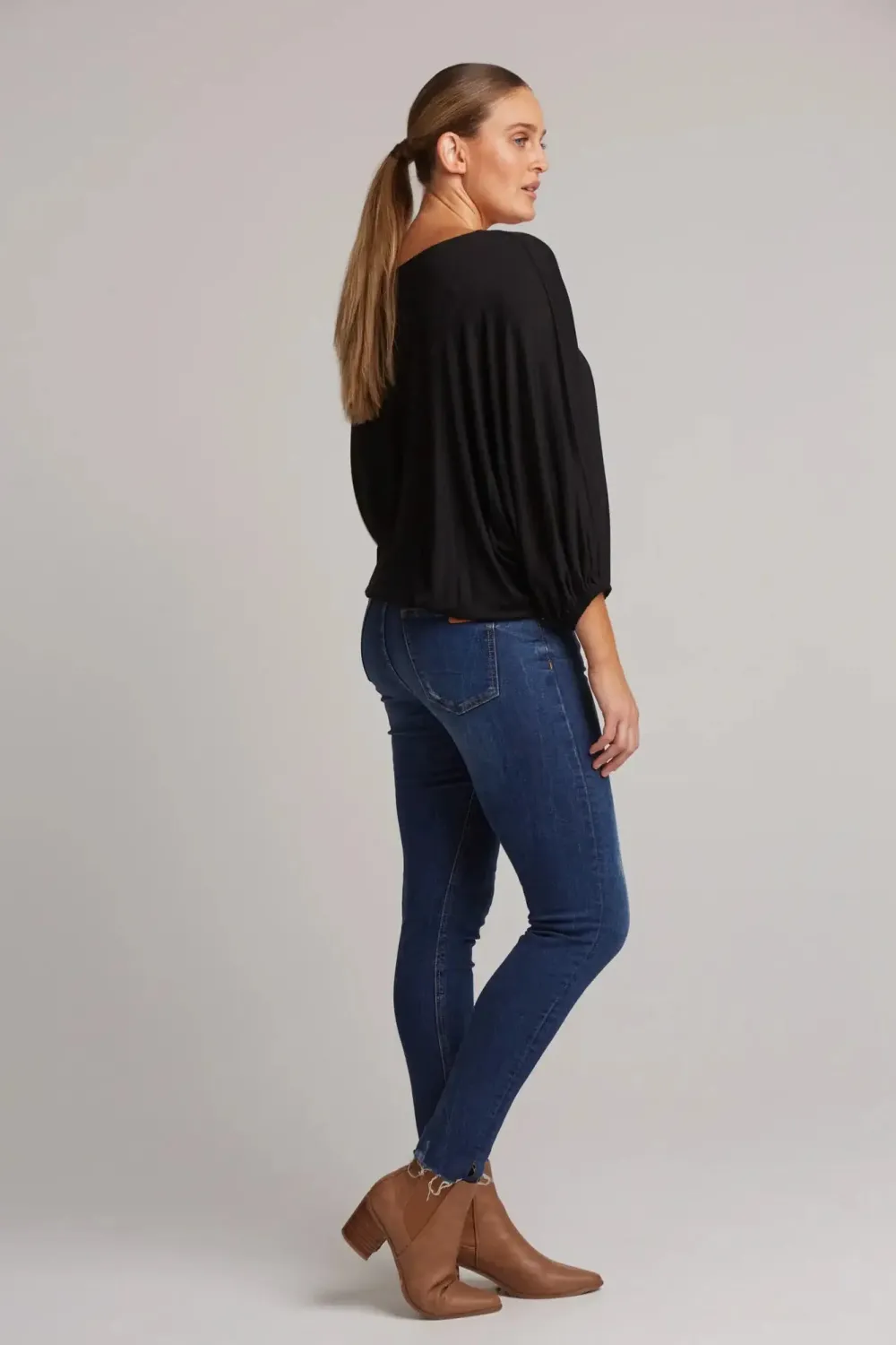 eb__ive_studio_relaxed_to_4.webp Eb&Ive Eb & Ive Studio Relaxed Top - Ebony Sale