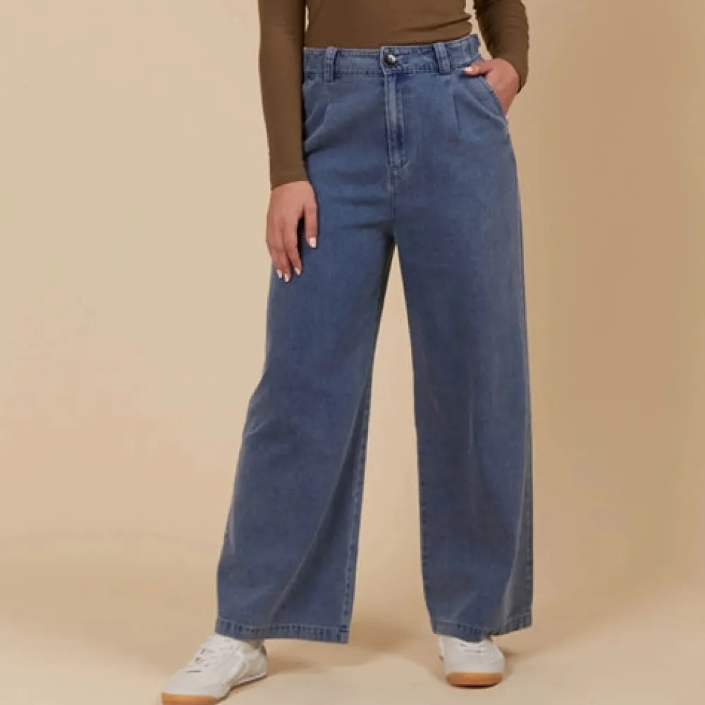 isle_of_mine_freya_pant___0.webp Isle Of Mine Freya Pant - Denim Clearance