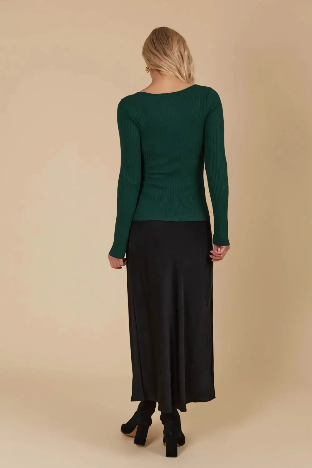 isle_of_mine_juno_square__4-1.webp Isle Of Mine Juno Square Neck Top - PIne Hot