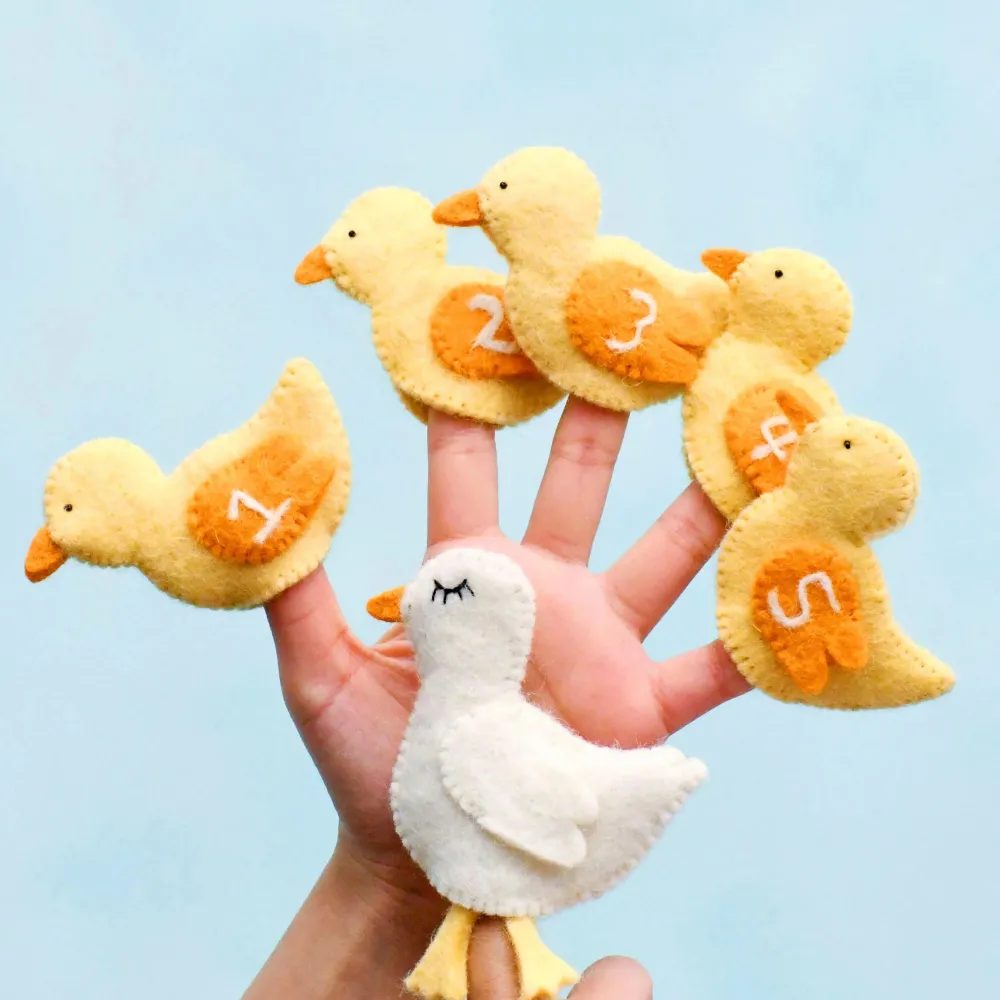 tara_treasure_five_little_2.webp Tara Treasures Tara Treasure Five Little Ducks Puppet Set Discount